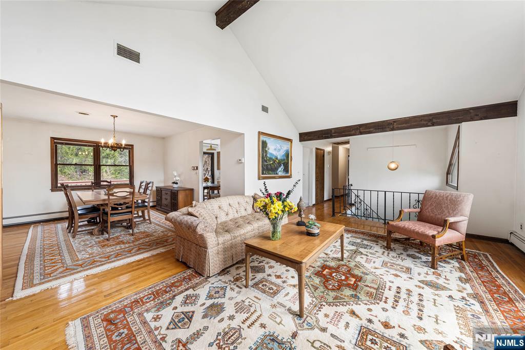 6 Hill Road