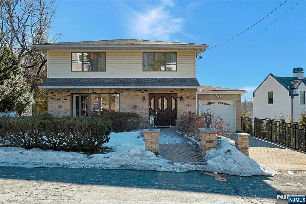 84 Miles St, Alpine, New Jersey - 3 Bedrooms  
3 Bathrooms  
8 Rooms - 
