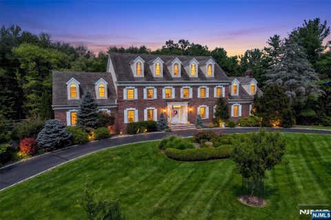 Photo of 958 Arapaho Trail, Franklin Lakes, NJ 07417 (MLS # 26021850)