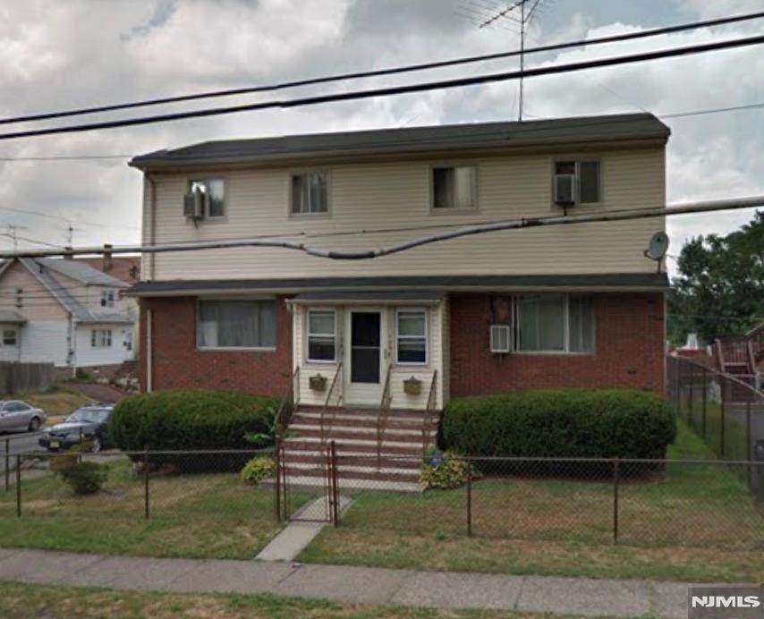 105 Grand St 103, Paterson, New Jersey - 2 Bedrooms  
1 Bathrooms  
4 Rooms - 