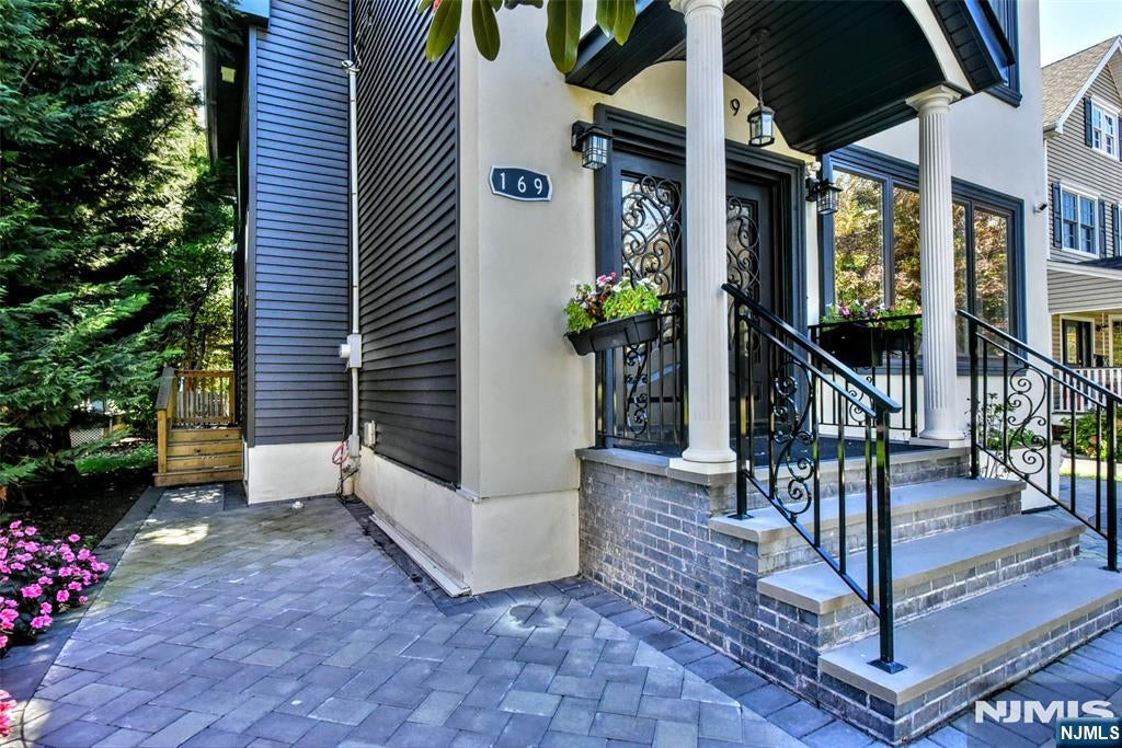 169 Woodward Avenue