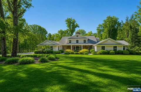 Photo of 5 Winding Way, Saddle River, NJ 07458 (MLS # 26025363)