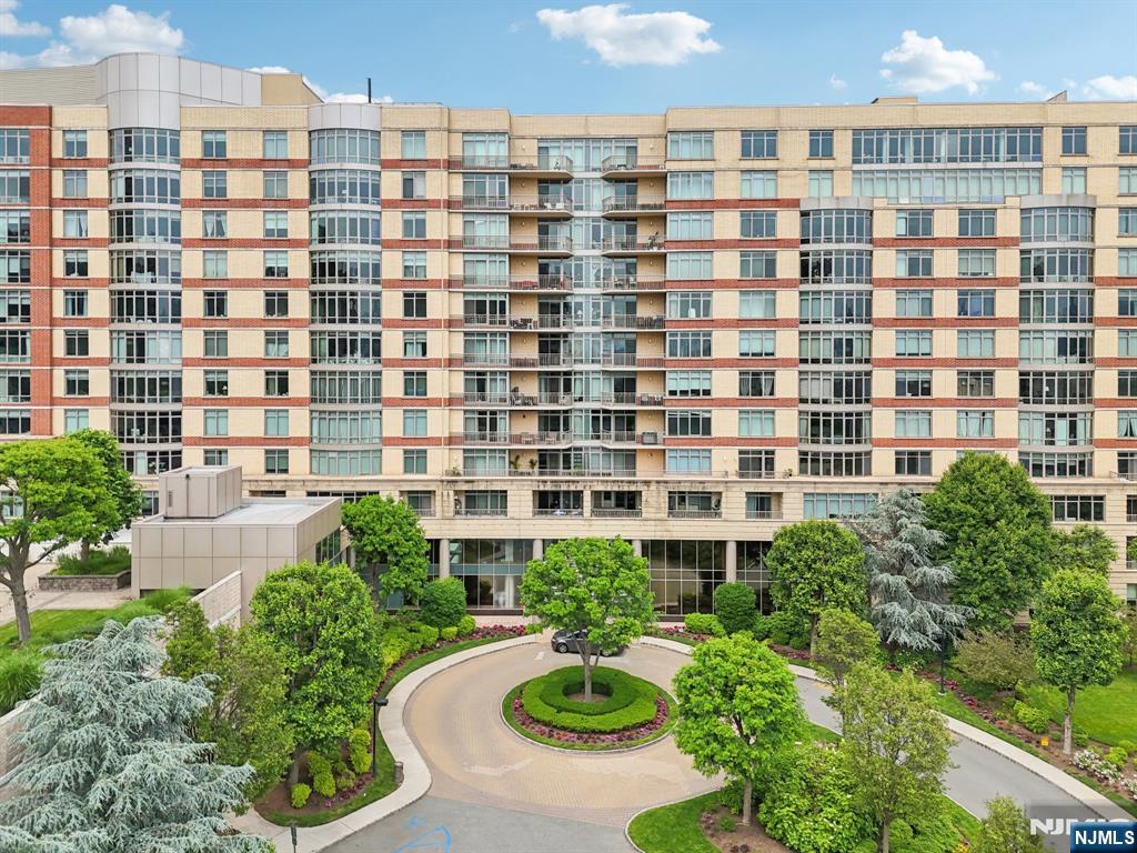 8100 River Road 1215