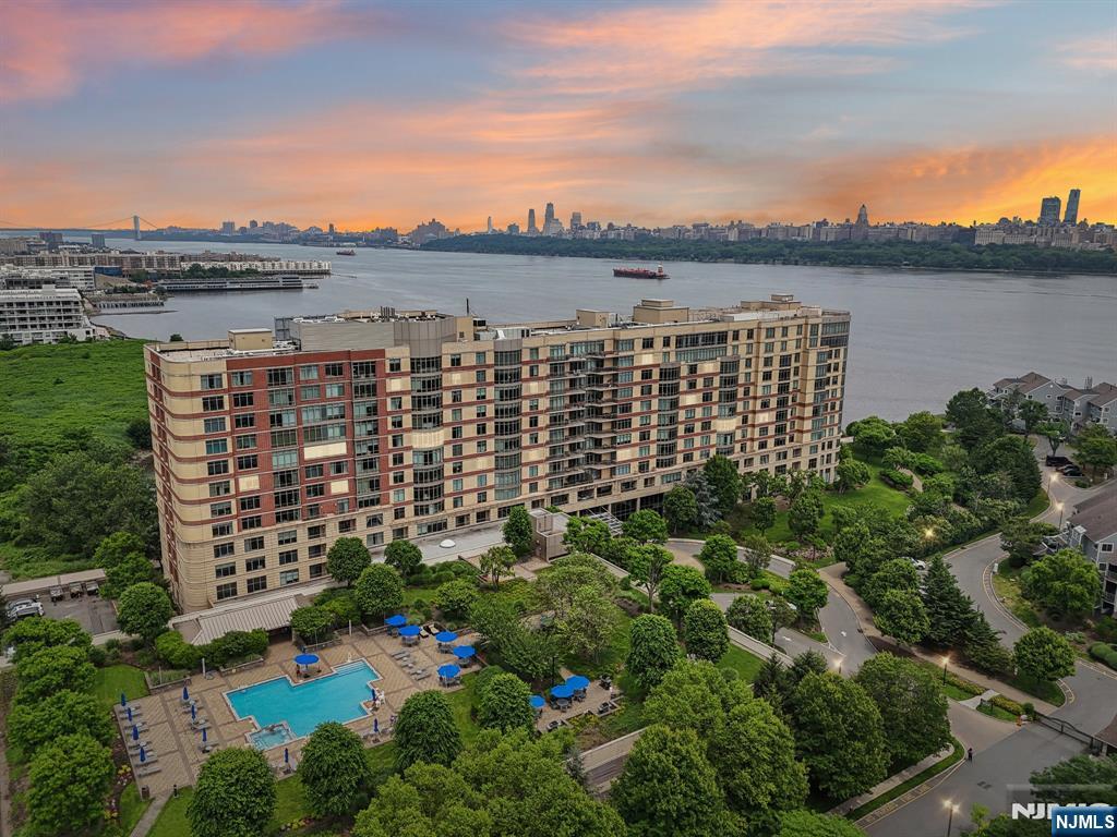 8100 River Road 1215