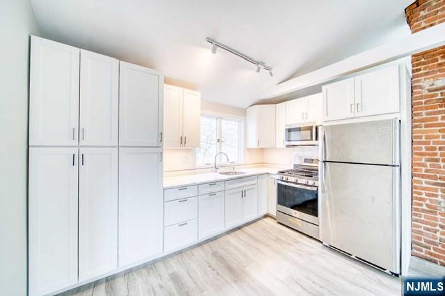 Beautiful 1 Bedroom apartment in the sought after town of Ridgewood located just a few blocks from the train station and shops, this location is commuter friendly and pet friendly, the unit is in wonderful condition, renovated with new kitchen and floors, this unit offers a spacious walk-in closet and washer/dryer in unit. Parking is included and yard access. Look no more.