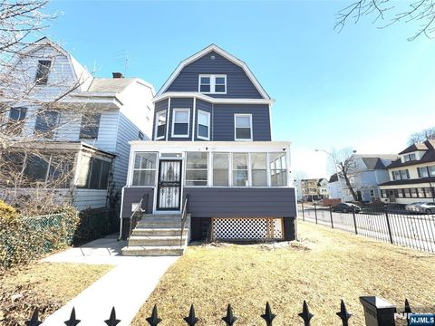 2 20th Street East Orange NJ 07017