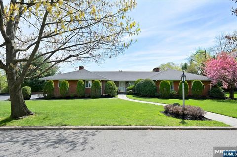 798 East Drive Oradell NJ 07649