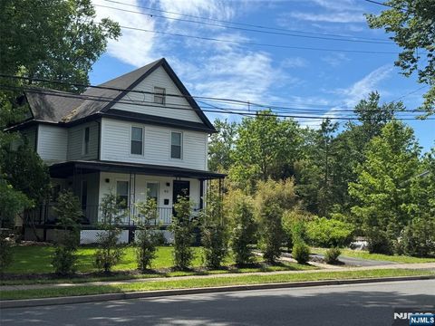 Photo of 40 Grant Avenue, Cresskill, NJ 07626 (MLS # 26019307)