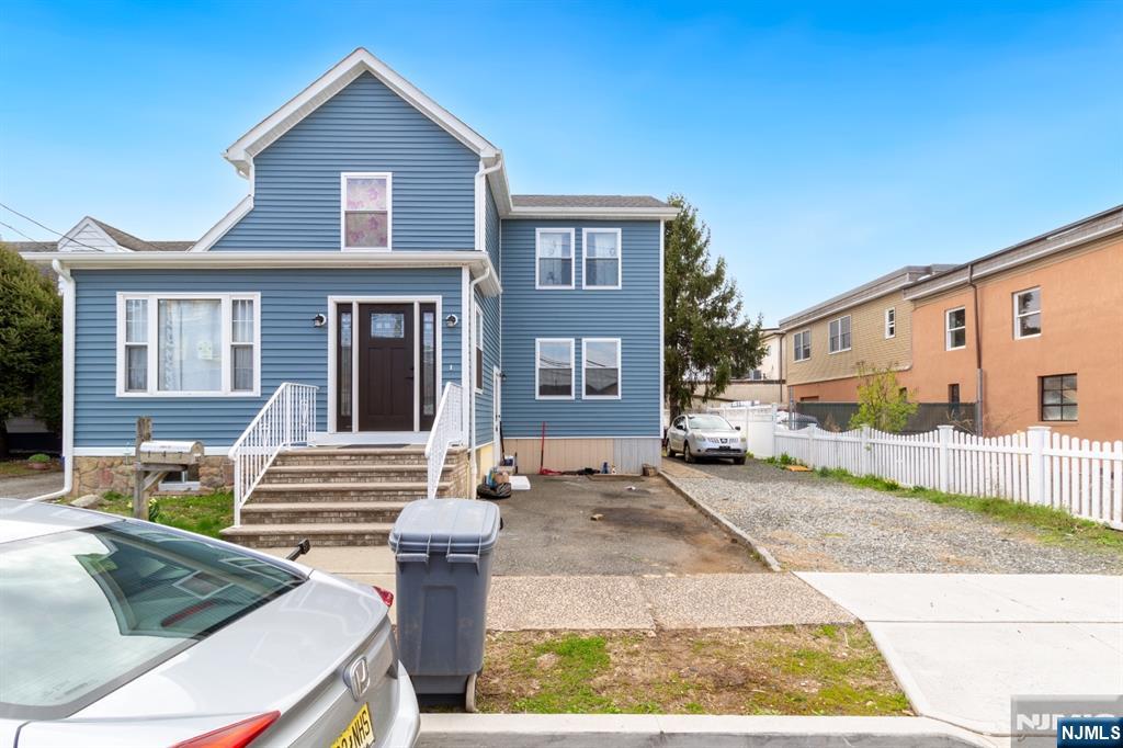 147 Sargeant Ave, Clifton, New Jersey - 5 Bedrooms  
3 Bathrooms  
9 Rooms - 