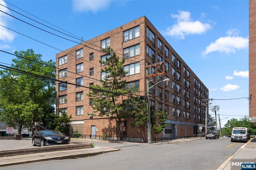 9019 Wall Street 6B
