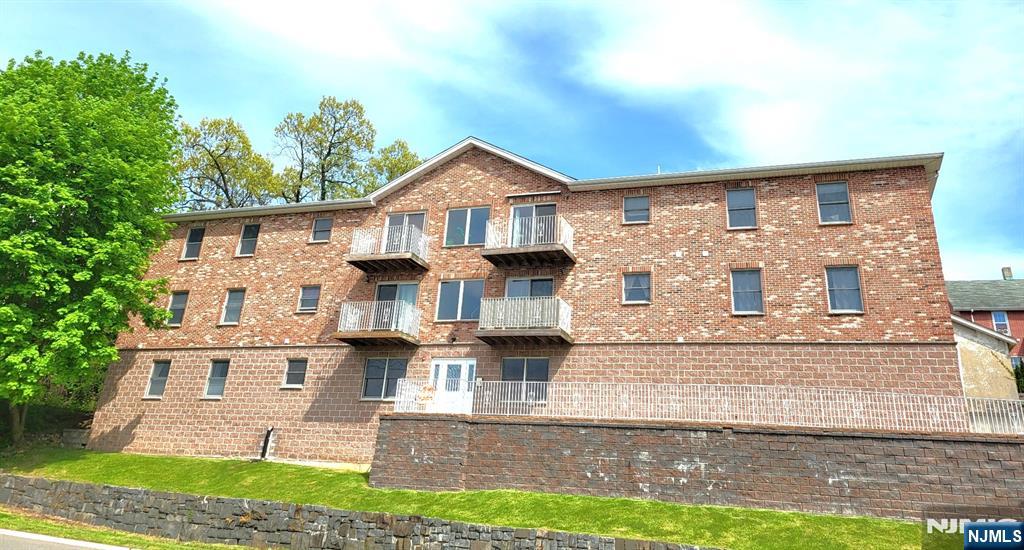 Property for Sale at 118 Bergen Boulevard 2D, Palisades Park, New Jersey - Bedrooms: 2 
Bathrooms: 2  - $450,000