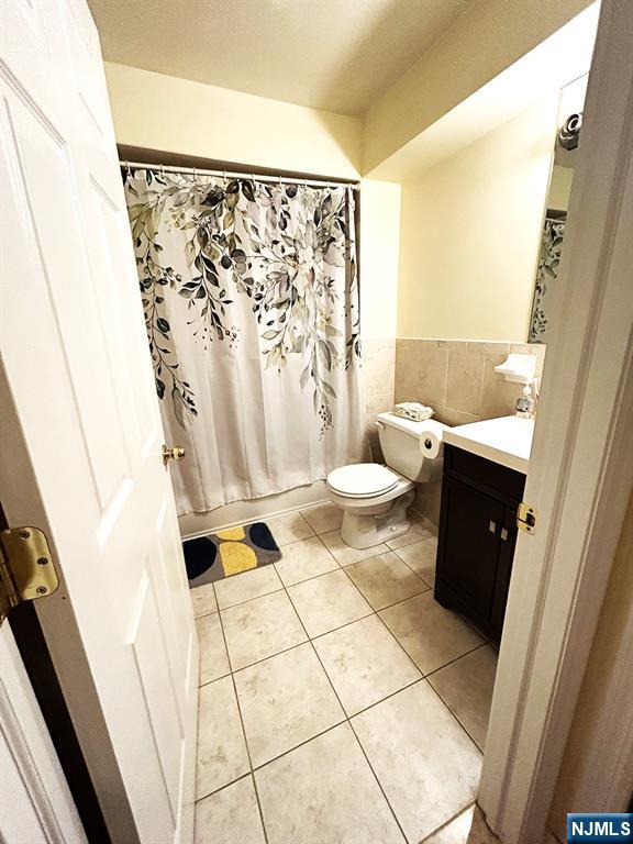 118 Bergen Boulevard 2D
