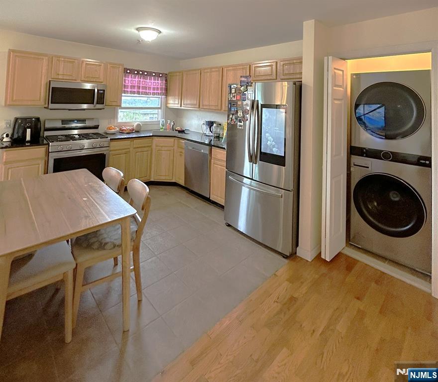 118 Bergen Boulevard 2D