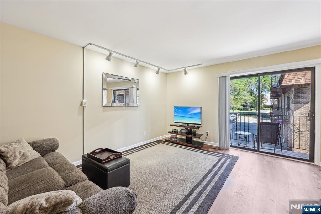 825 Riverside 204