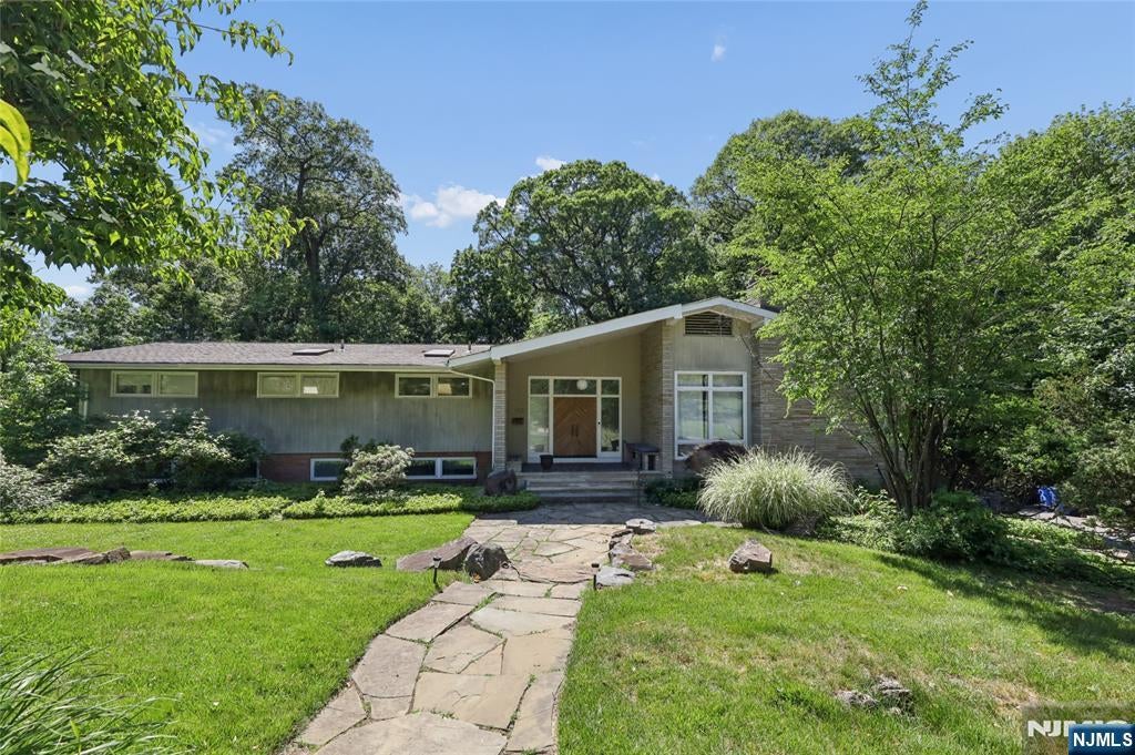 Photo of 192 Stonehurst Drive, Tenafly, NJ 07670 (MLS # 26010768)