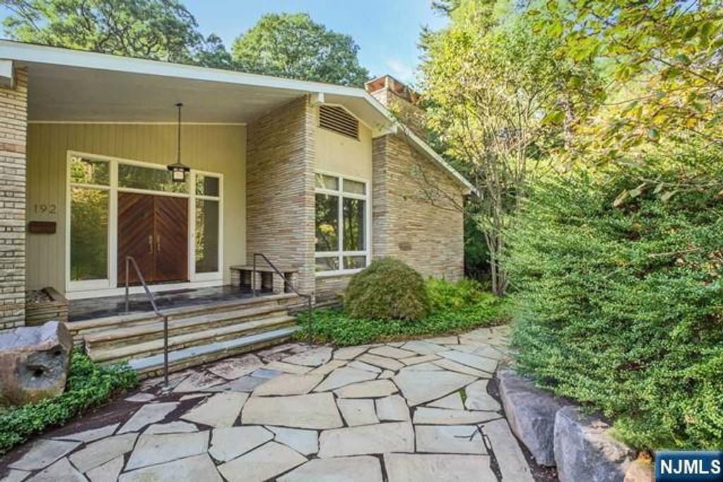 Photo of 192 Stonehurst Drive, Tenafly, NJ 07670 (MLS # 26010768)