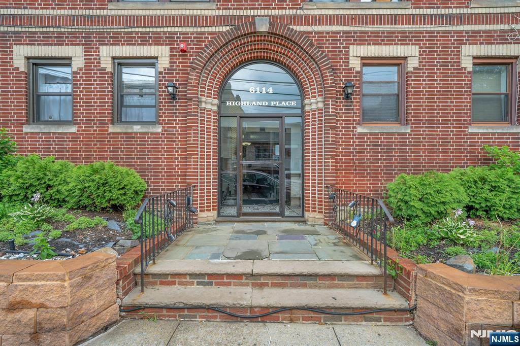 6114 Highland Place 1H