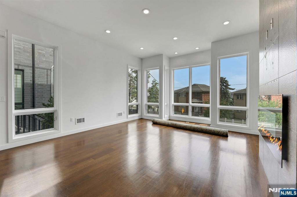 716 Undercliff Avenue 716