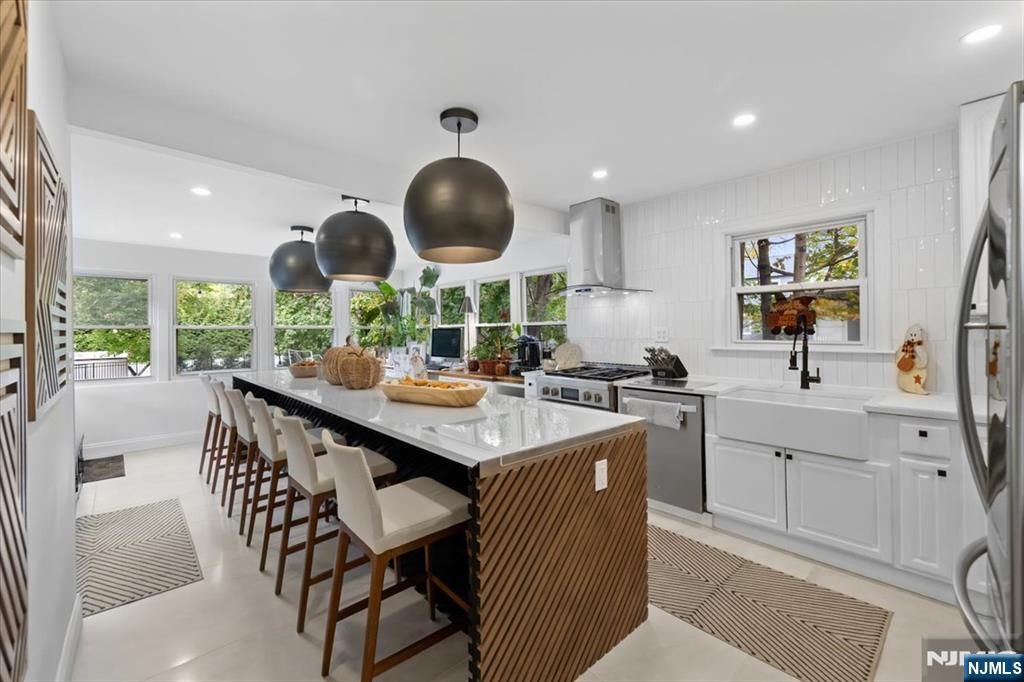 Photo of 338 S Van Dien Avenue, Ridgewood Village, NJ 07450 (MLS # 25037873)