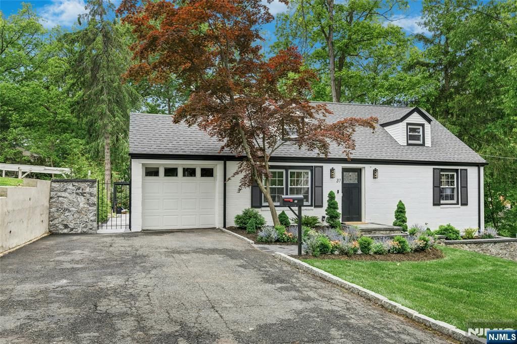 Photo of 37 Seaman Road, West Orange, NJ 07052 (MLS # 26018078)