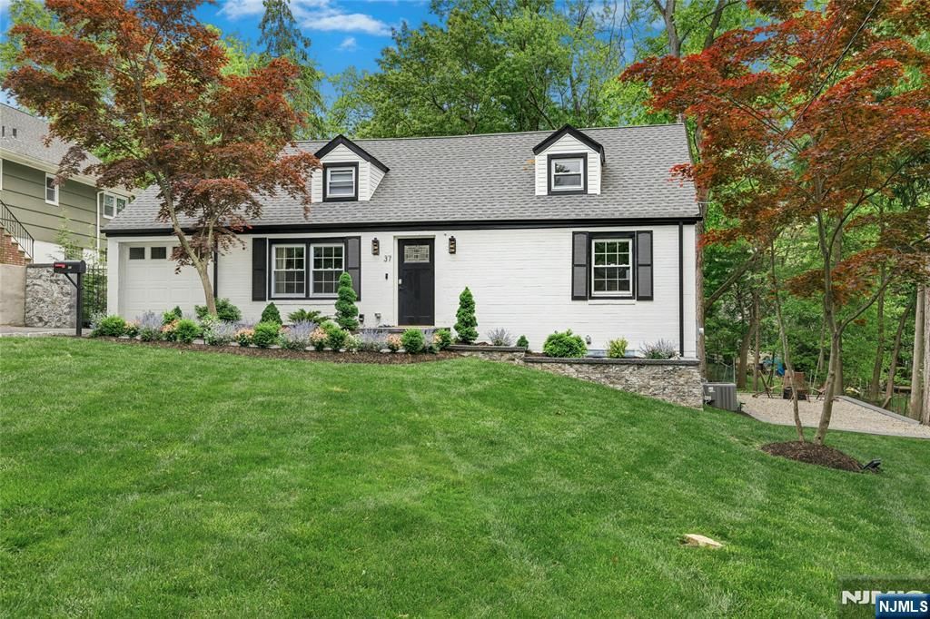 Photo of 37 Seaman Road, West Orange, NJ 07052 (MLS # 26018078)