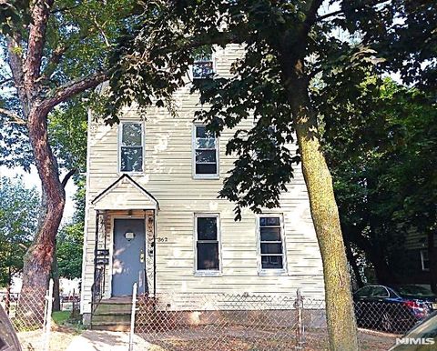 Photo of 362 Chadwick Ave, Newark, NJ 07112 (MLS # 25035392)