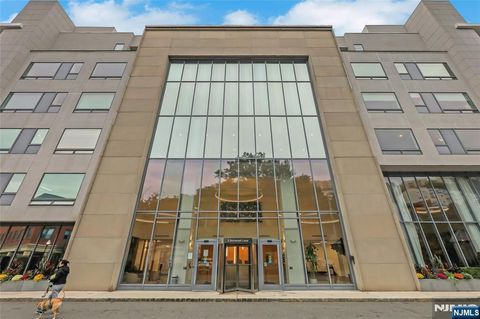 Photo of 3 Somerset Lane #109, Edgewater, NJ 07020 (MLS # 25035386)