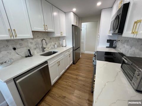 Photo of 300 Winston #2118, Cliffside Park, NJ 07010 (MLS # 26004575)