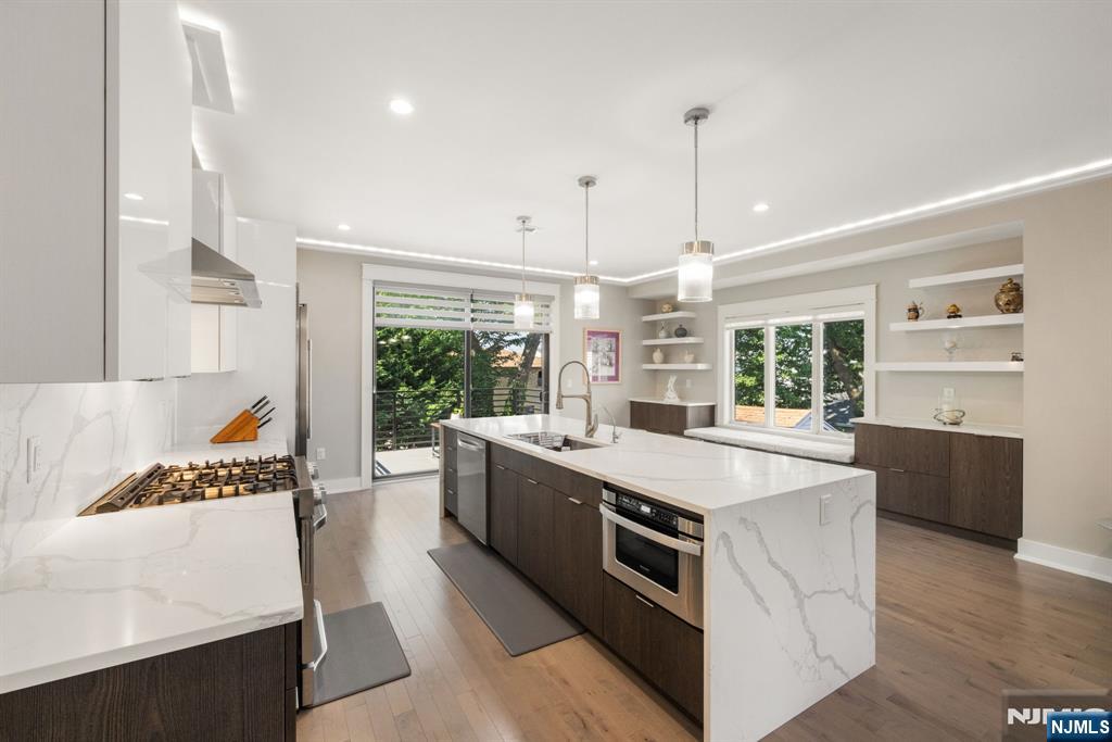 30 Henry Avenue B
