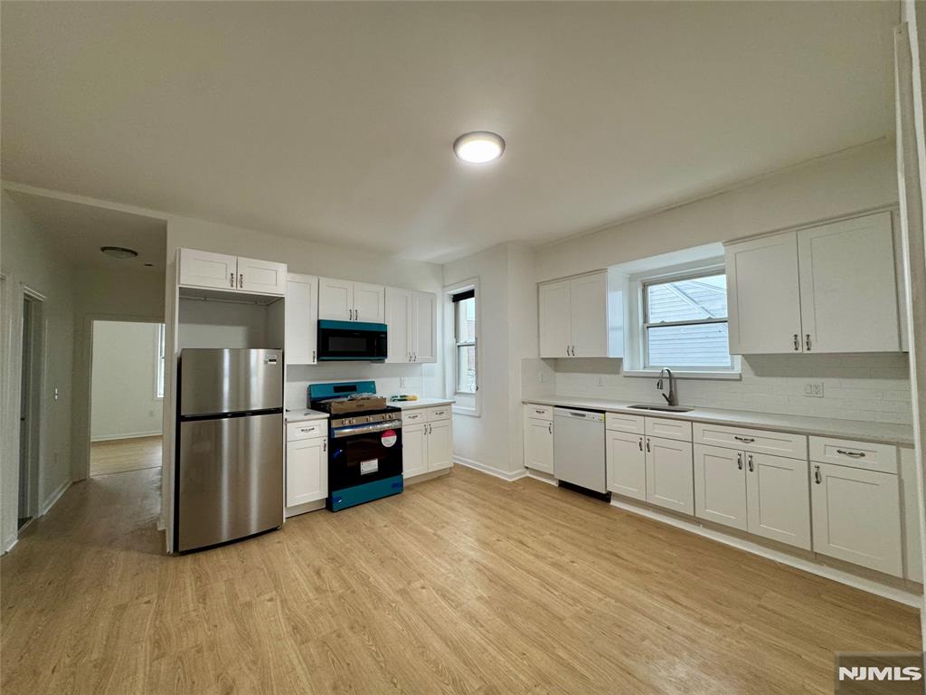 280 Macarthur Ave 2, Garfield, New Jersey - 3 Bedrooms  
1 Bathrooms  
5 Rooms - 
