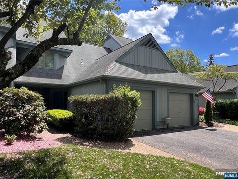 6 Braeburn Drive 6D TWP OF WASHINGTON NJ 07676