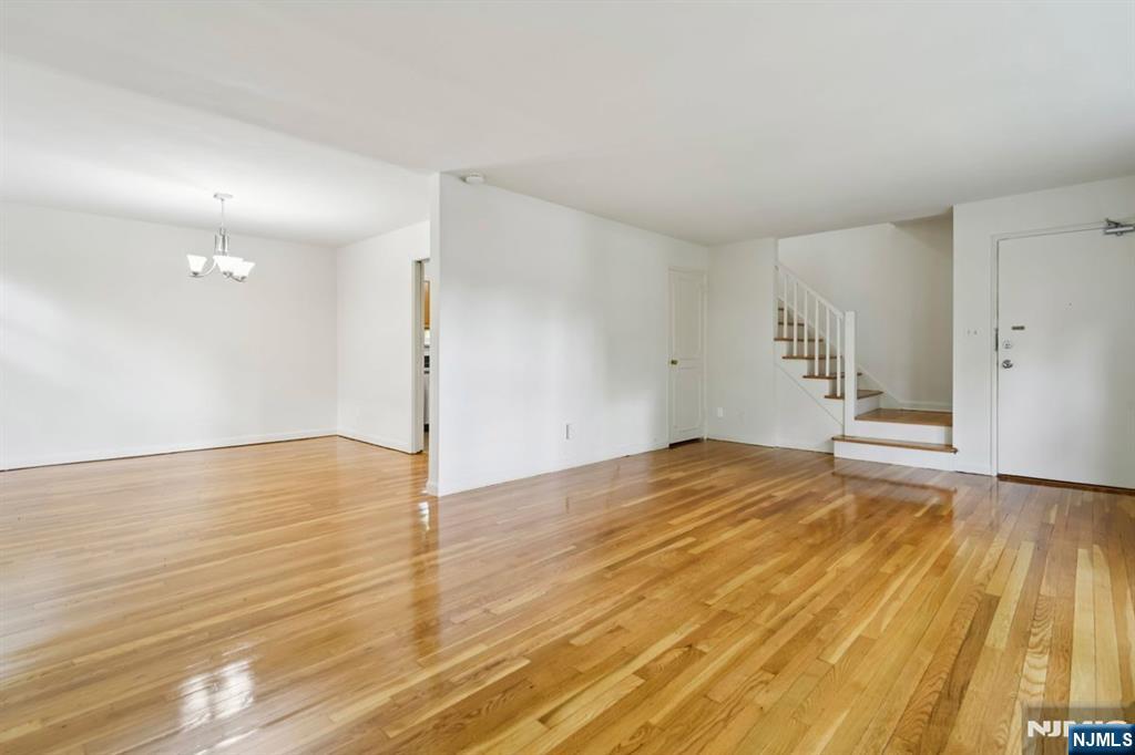 12 Mountain Avenue 18