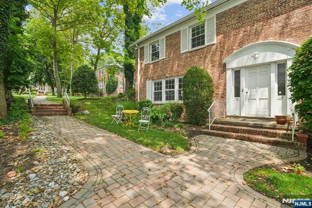 12 Mountain Avenue 18