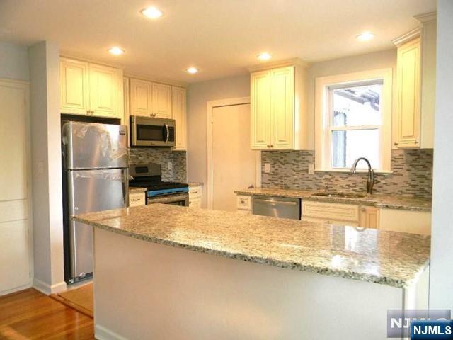 Rental Property at 333 Florence Ave 1, Hawthorne, New Jersey - Bedrooms: 2 
Bathrooms: 1 
Rooms: 5  - $2,500 MO.