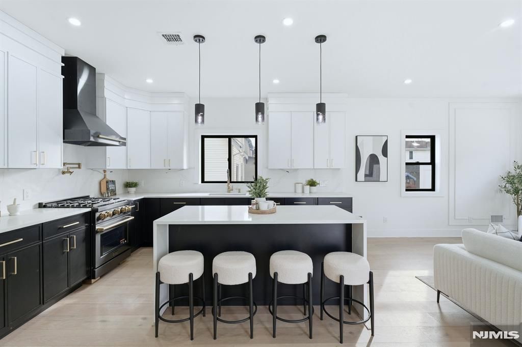 Photo of 820 Elm Avenue, Ridgefield, NJ 07657 (MLS # 25041351)