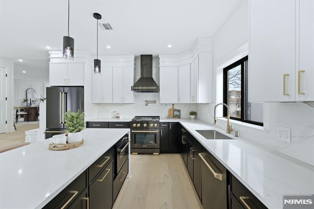 Photo of 820 Elm Avenue, Ridgefield, NJ 07657 (MLS # 25041351)