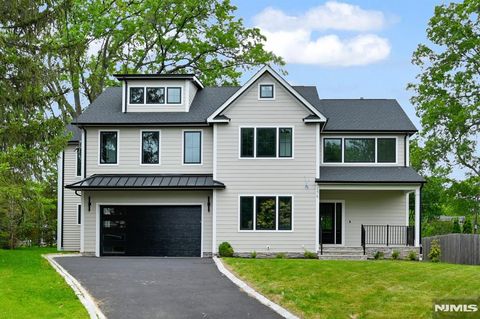 Photo of 176 Harrow Road, Westfield, NJ 07090 (MLS # 26001031)