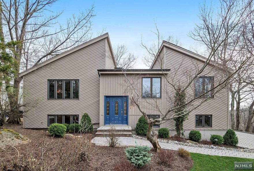 Located in the highly desirable Manito neighborhood, welcome to this move-in ready 4 bedroom, 3 bathroom bi-level home. The first floor boasts beautifully refinished hardwood floors throughout with a light and bright open floorplan. This includes a living room with vaulted ceilings, dining room and updated eat-in kitchen which overlooks the deck and private backyard. Completing the first floor is the primary ensuite with walk in closet and full bathroom, along with 2 additional bedrooms, hall bathroom and access to the pull down attic. The recently updated lower level includes a large family room with wood burning fireplace and sliders out to the patio and yard. Here you will also find the 4th bedroom, laundry room, full bathroom and mudroom space which leads directly to the attached two car garage. Come see this home tucked away on a quiet cul-de-sac. You won't be disappointed.