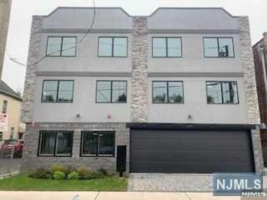 A beautiful 3 large bedroom apartment in a new building , a large open kitchen with stainless still appliances , washer and dryer in the unit, dishwasher, garage space available for a fee, very close to shopping, bus station ,school and park. Owner has a Real Estate Broker license.