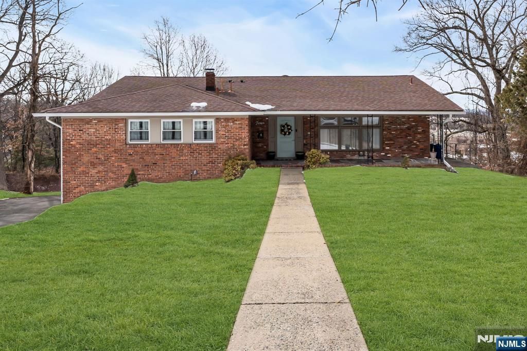 Photo of 4 Korwel Court, West Orange, NJ 07052 (MLS # 26006534)