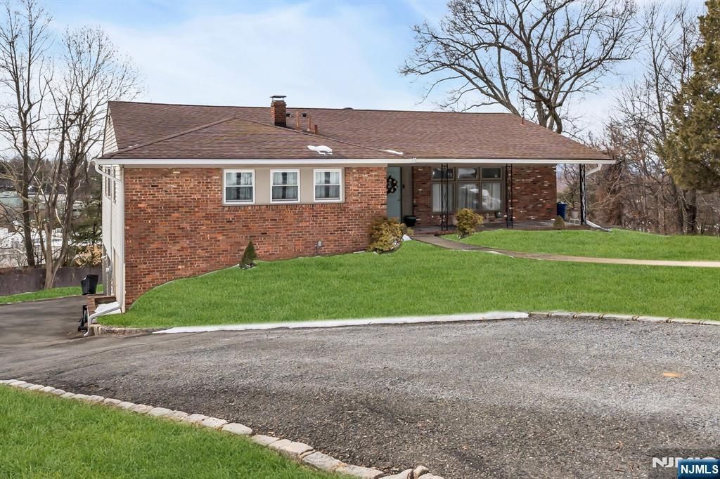 Photo of 4 Korwel Court, West Orange, NJ 07052 (MLS # 26006534)