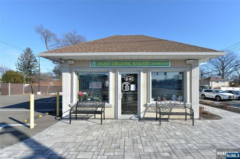 Photo of 601 Fair Lawn Avenue, Fair Lawn, NJ 07410 (MLS # 25043210)