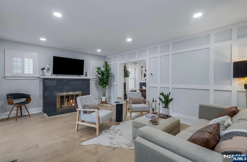 31 Grenada Place, Montclair, New Jersey - 4 Bedrooms  
2 Bathrooms  
8 Rooms - 