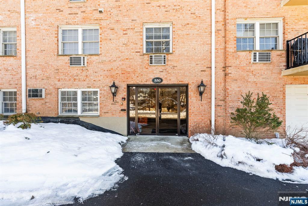 550 Fairview Avenue 111