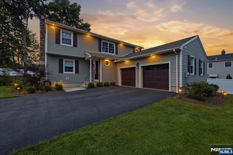 Photo of 6 Giegel Court, Wyckoff, NJ 07481 (MLS # 26021968)