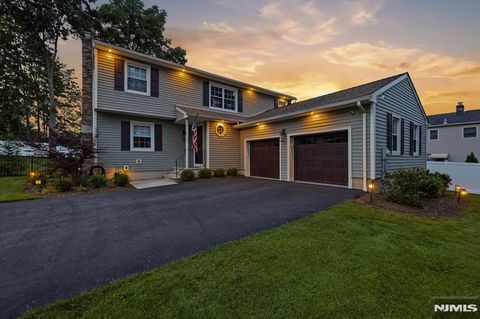 Photo of 6 Giegel Court, Wyckoff, NJ 07481 (MLS # 26021968)