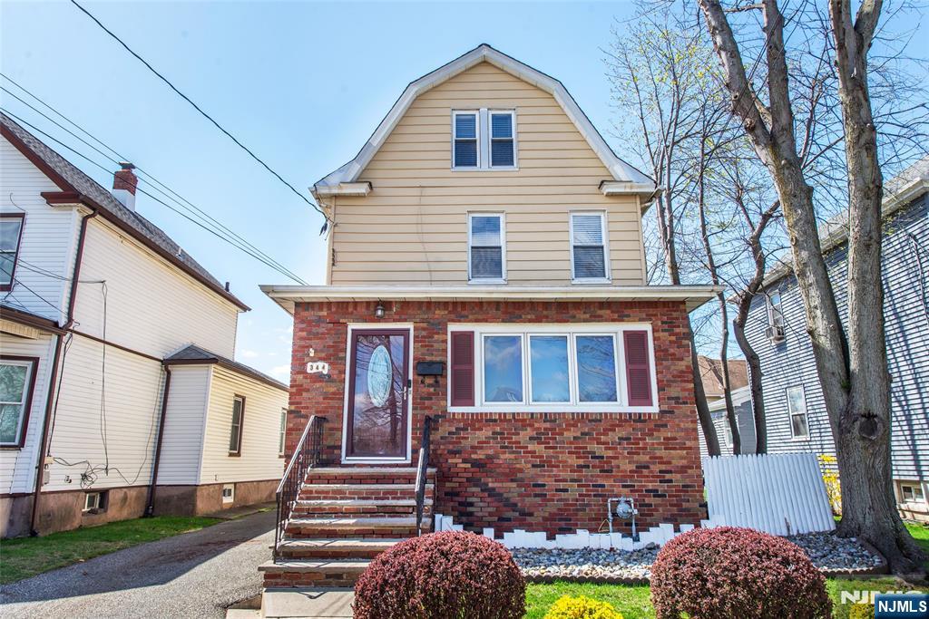 Rental Property at 344 Valley Brook Ave 2, Lyndhurst, New Jersey - Bedrooms: 4 
Bathrooms: 1 
Rooms: 7  - $3,200 MO.