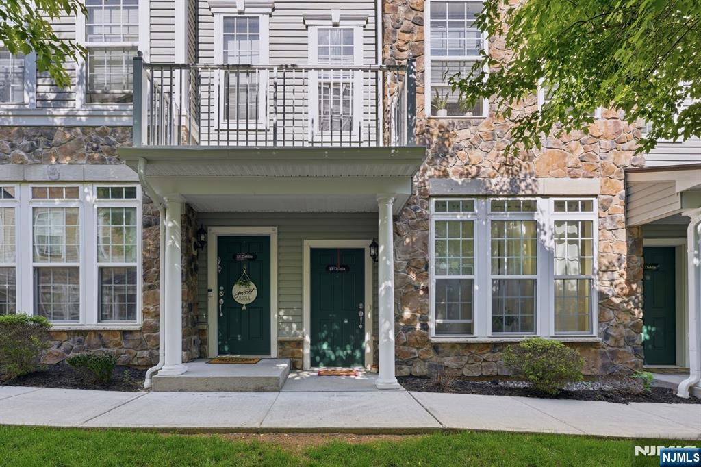 13 Dahlia Lane