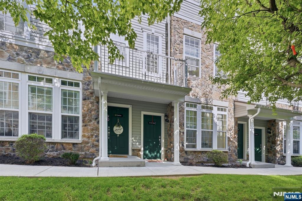 13 Dahlia Lane