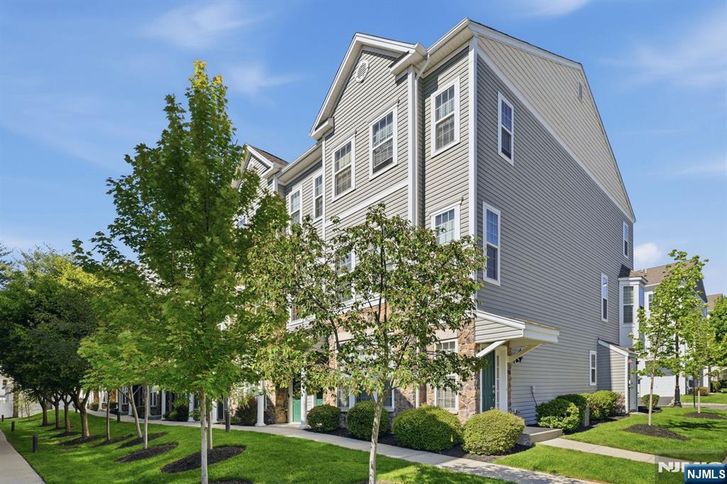 13 Dahlia Lane